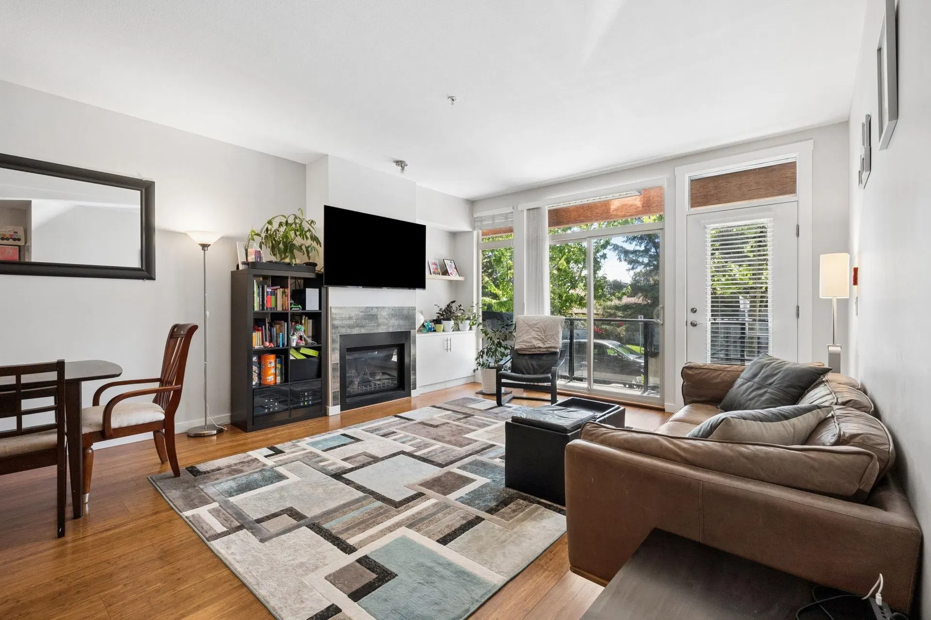 Photo 3 of 35 at #1 – 6233 London Road