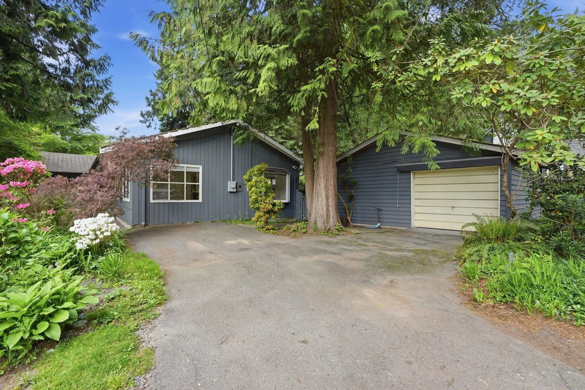 Photo 3 of 40 at 909 Seymour Boulevard