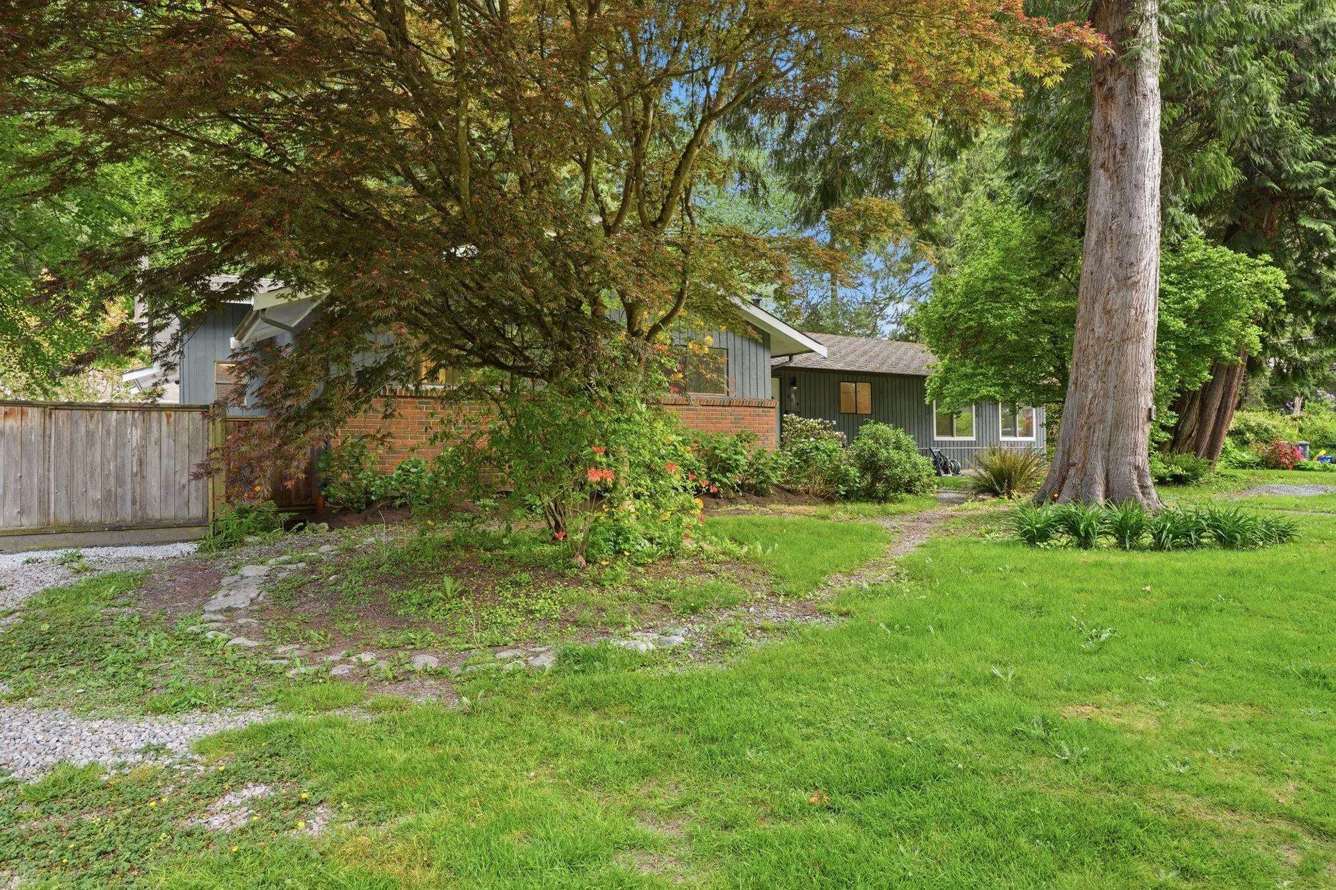Photo 5 of 40 at 909 Seymour Boulevard