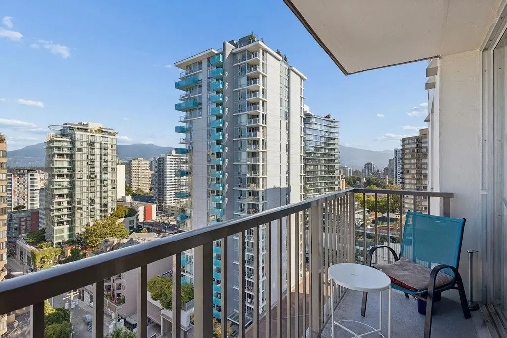 Photo 4 of 26 at #1503 – 1251 Cardero Street