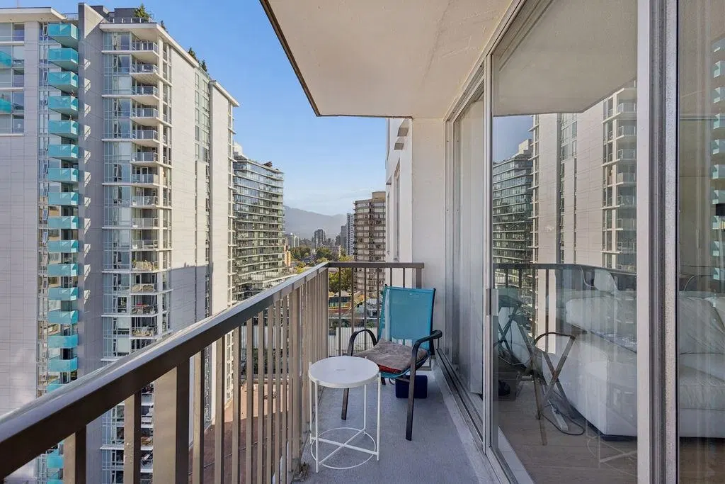 Photo 5 of 26 at #1503 – 1251 Cardero Street