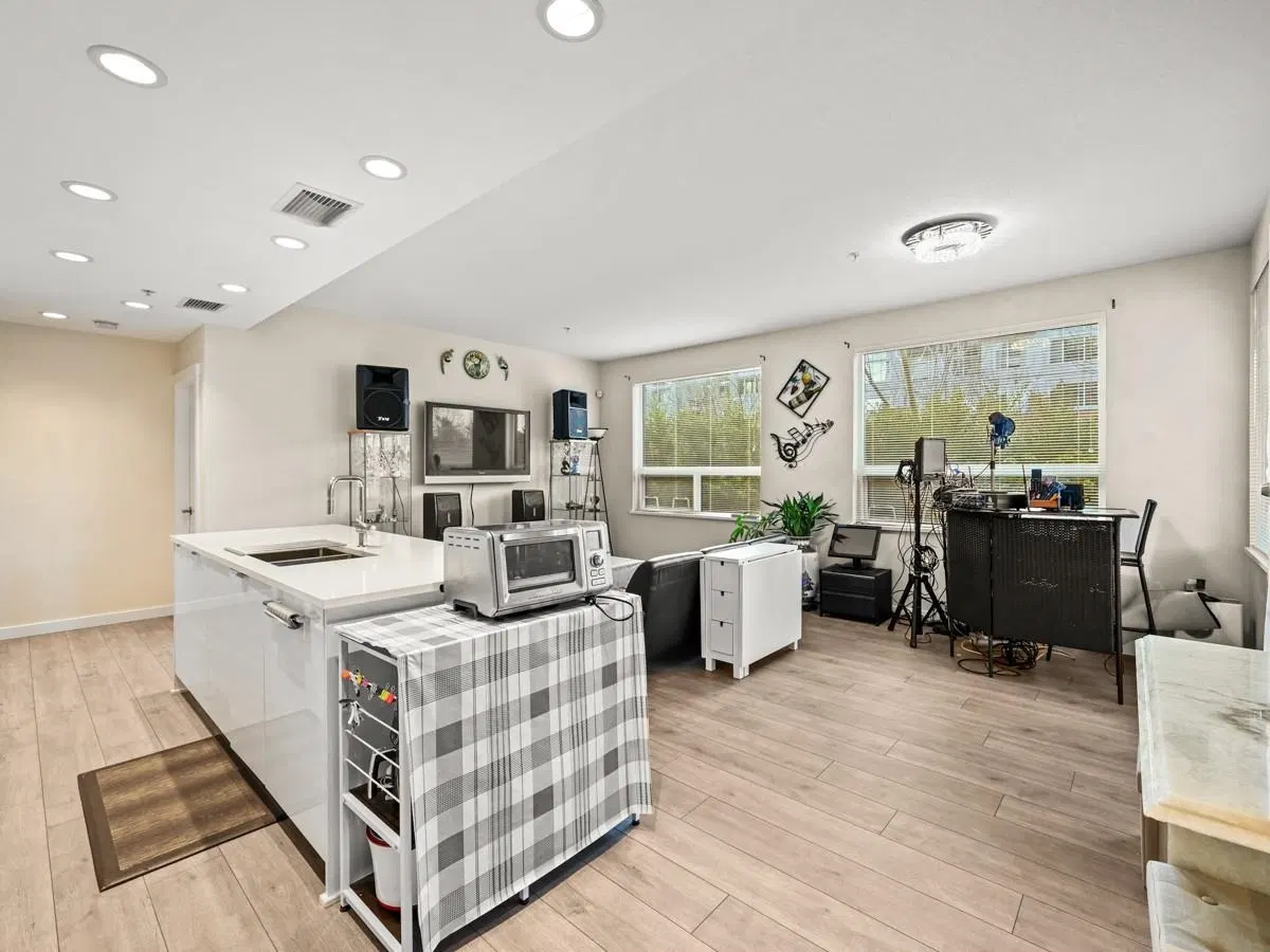 Photo 3 of 27 at #102 – 9213 Odlin Road