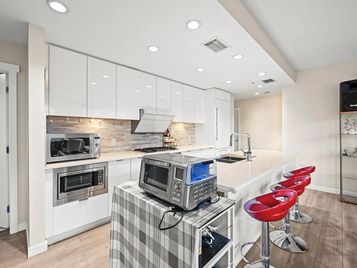 Photo 4 of 27 at #102 – 9213 Odlin Road
