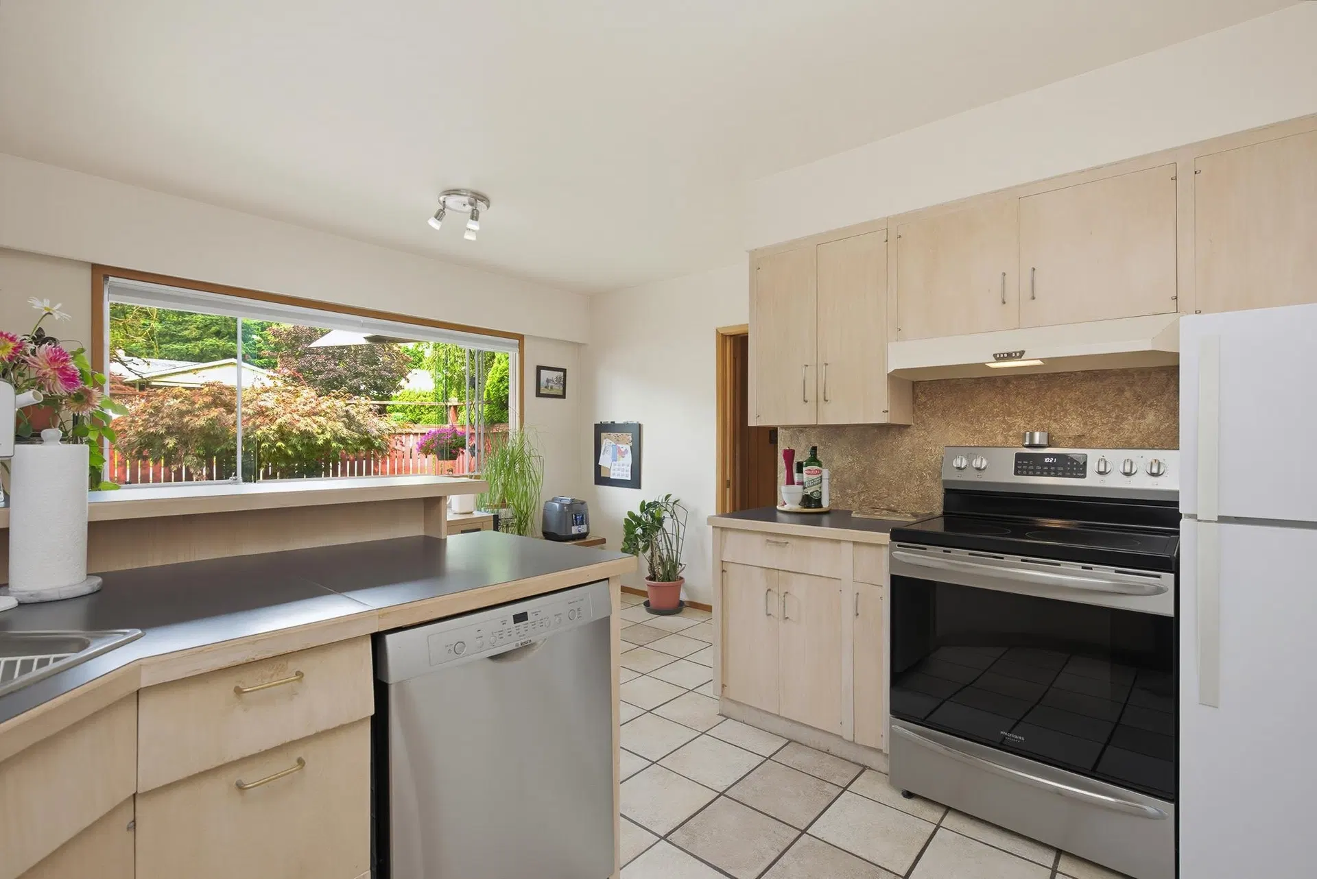 Photo 4 of 40 at 2822 Upland Crescent