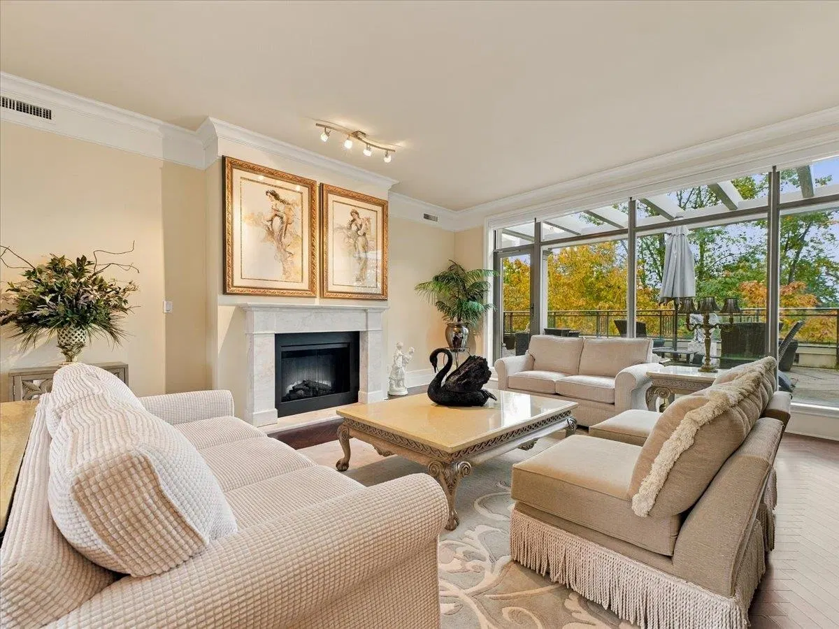 Photo 5 of 36 at PH – 526 Waters Edge Crescent