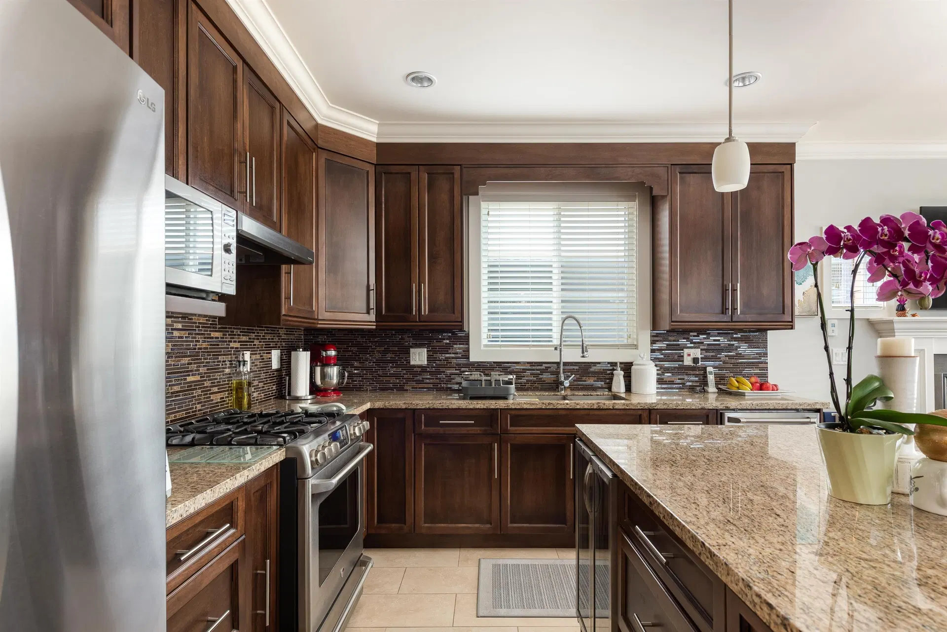 Photo 4 of 40 at 362 E 21st Street
