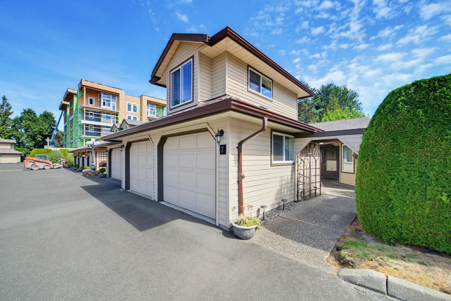 Photo 2 of 40 at #7 – 9515 Woodbine Street