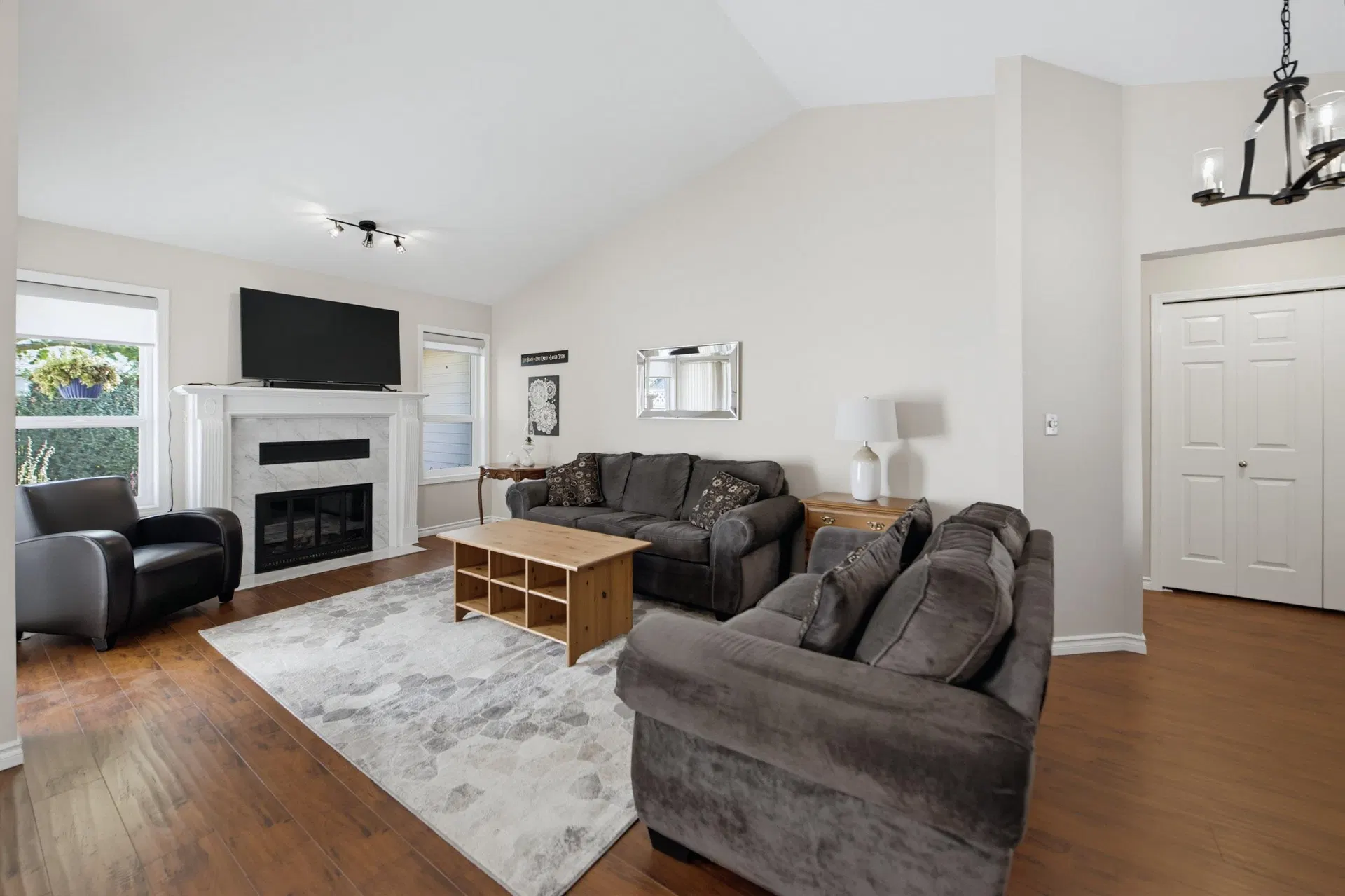 Photo 5 of 40 at #7 – 9515 Woodbine Street