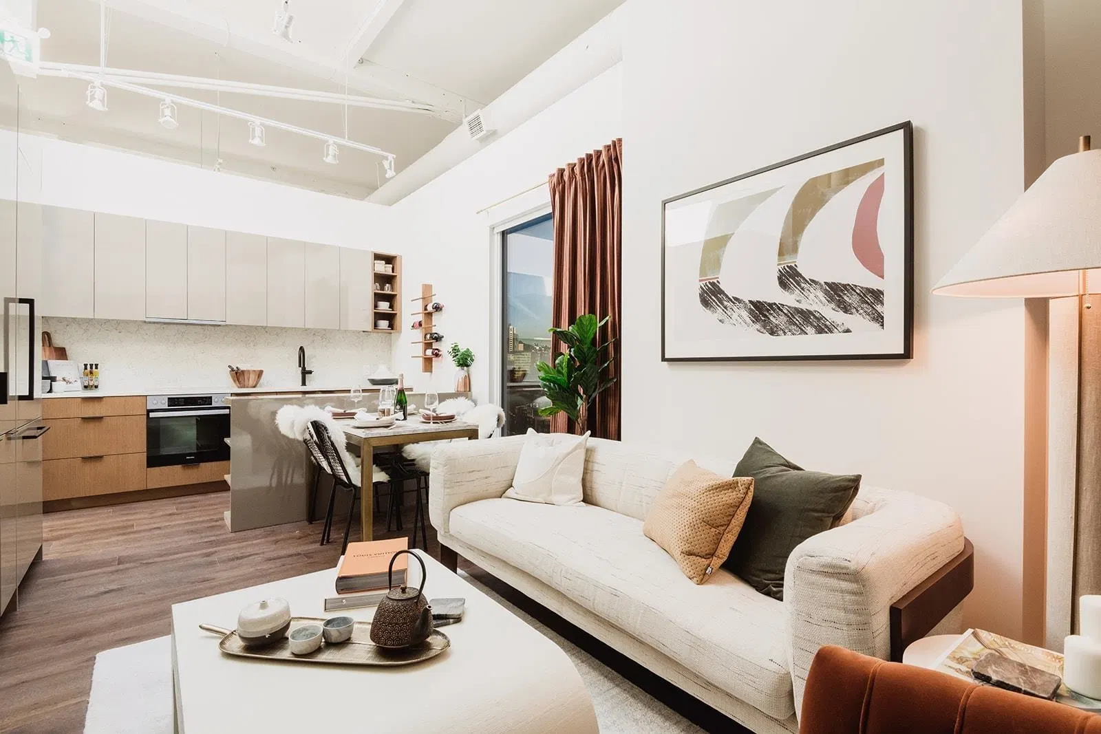 Photo 4 of 12 at #1403 – 828 Cambie Street