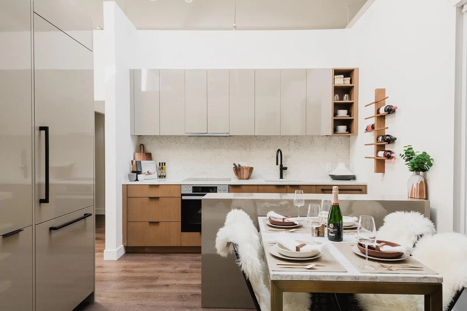 Photo 5 of 12 at #1403 – 828 Cambie Street