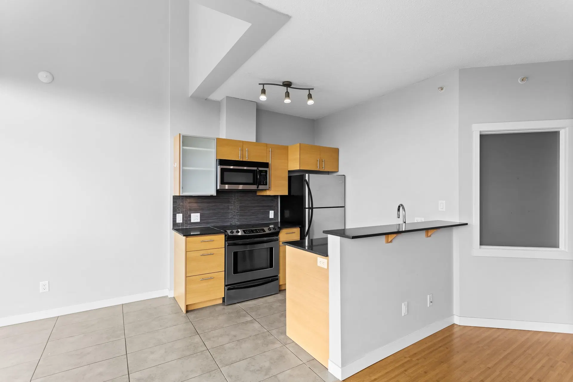 Photo 4 of 18 at #2209 – 13399 104 Avenue