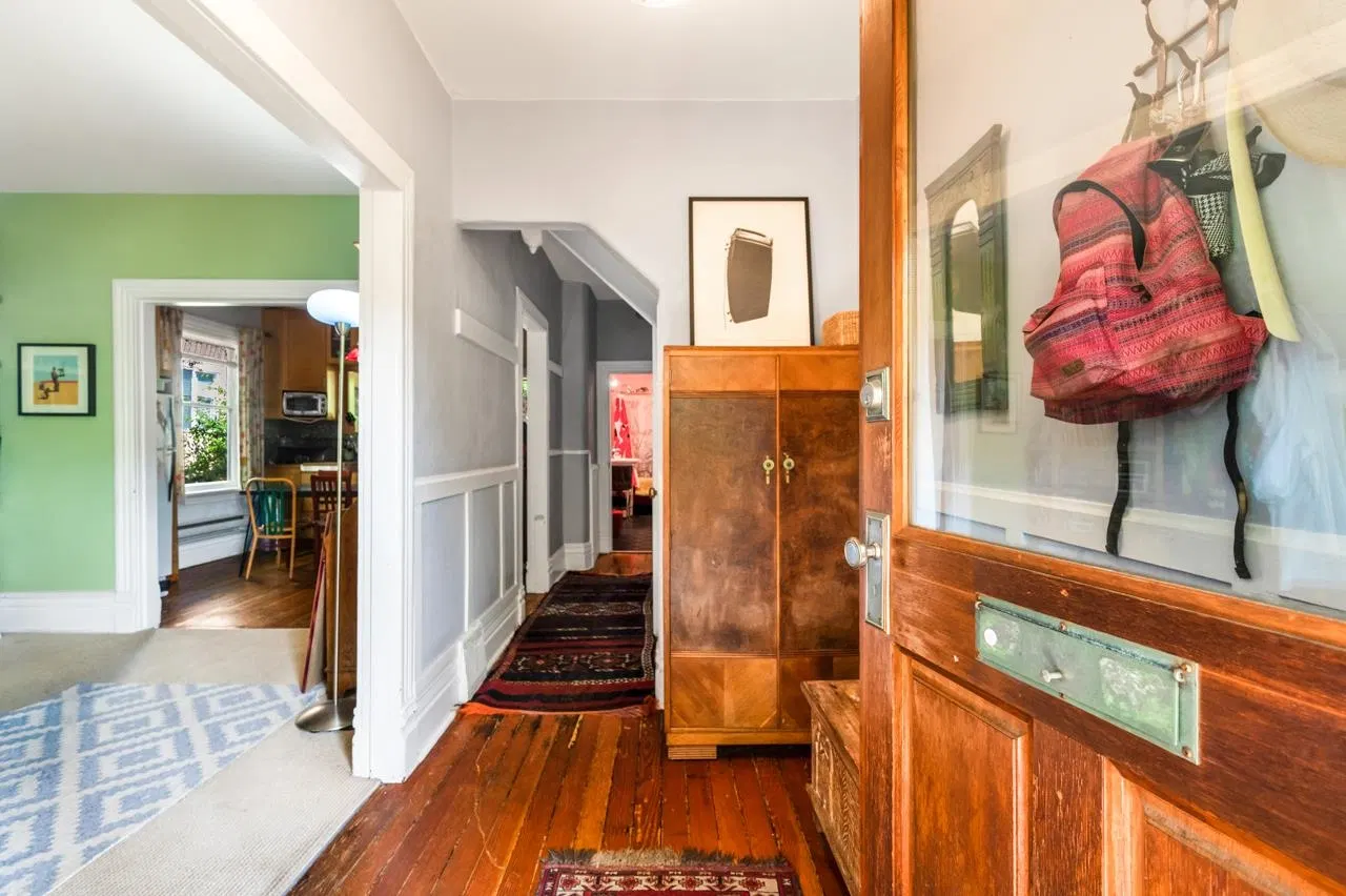 Photo 3 of 24 at 473 E 6th Avenue