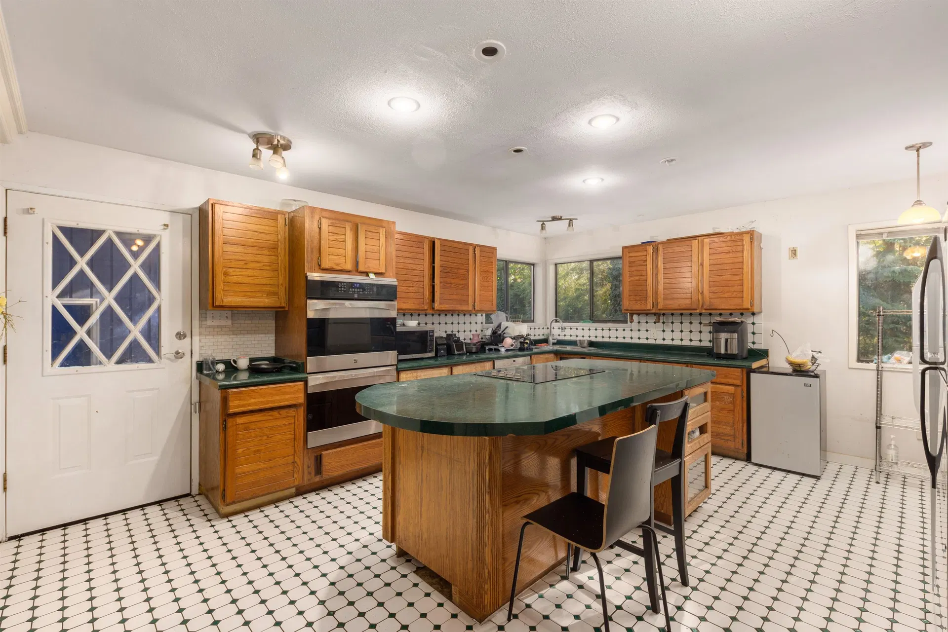 Photo 4 of 24 at 5280 Sperling Avenue