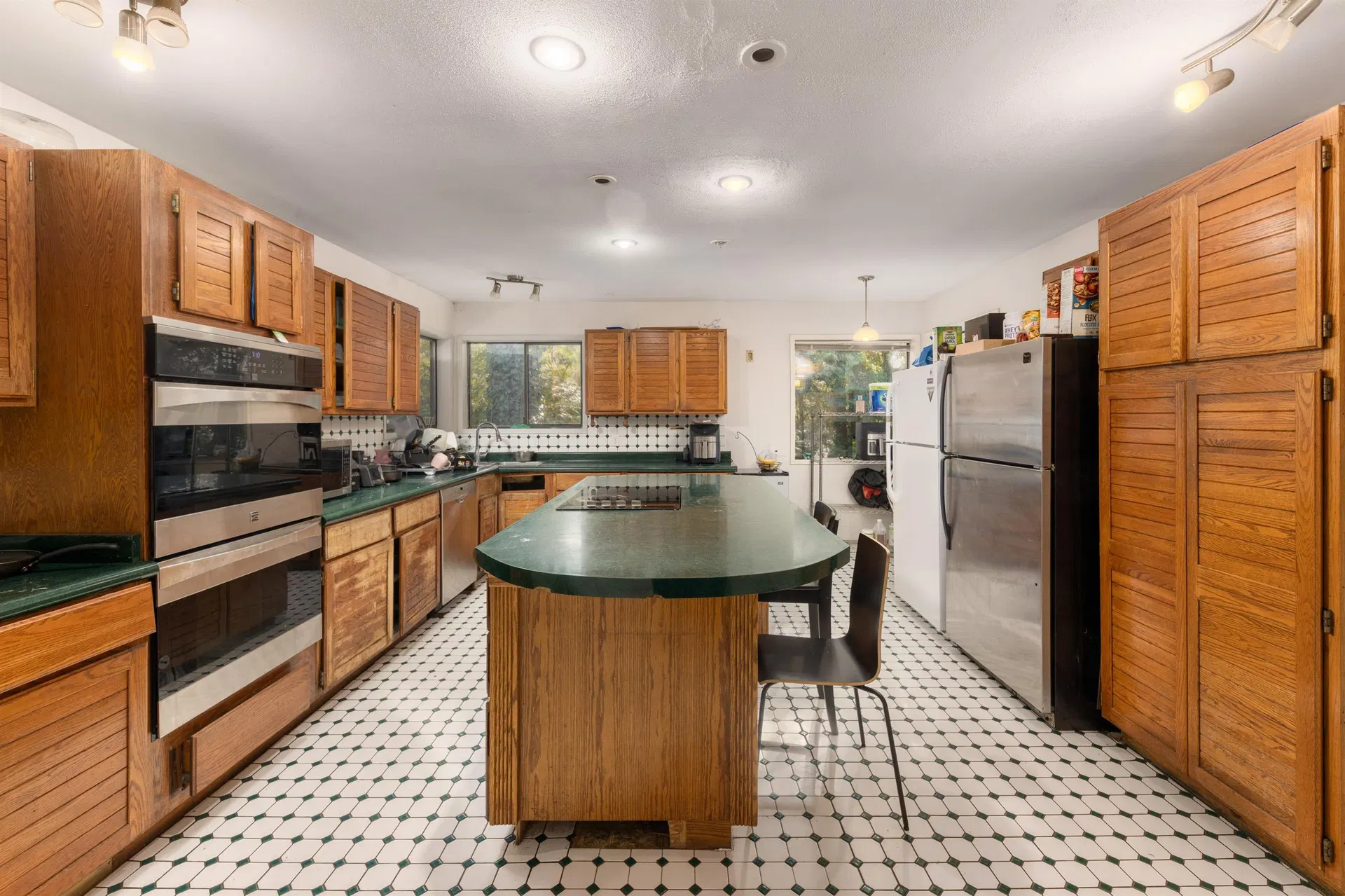 Photo 5 of 24 at 5280 Sperling Avenue