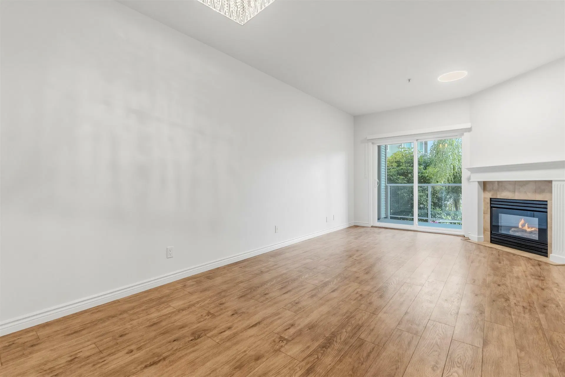 Photo 3 of 35 at #203 – 8142 120a Street