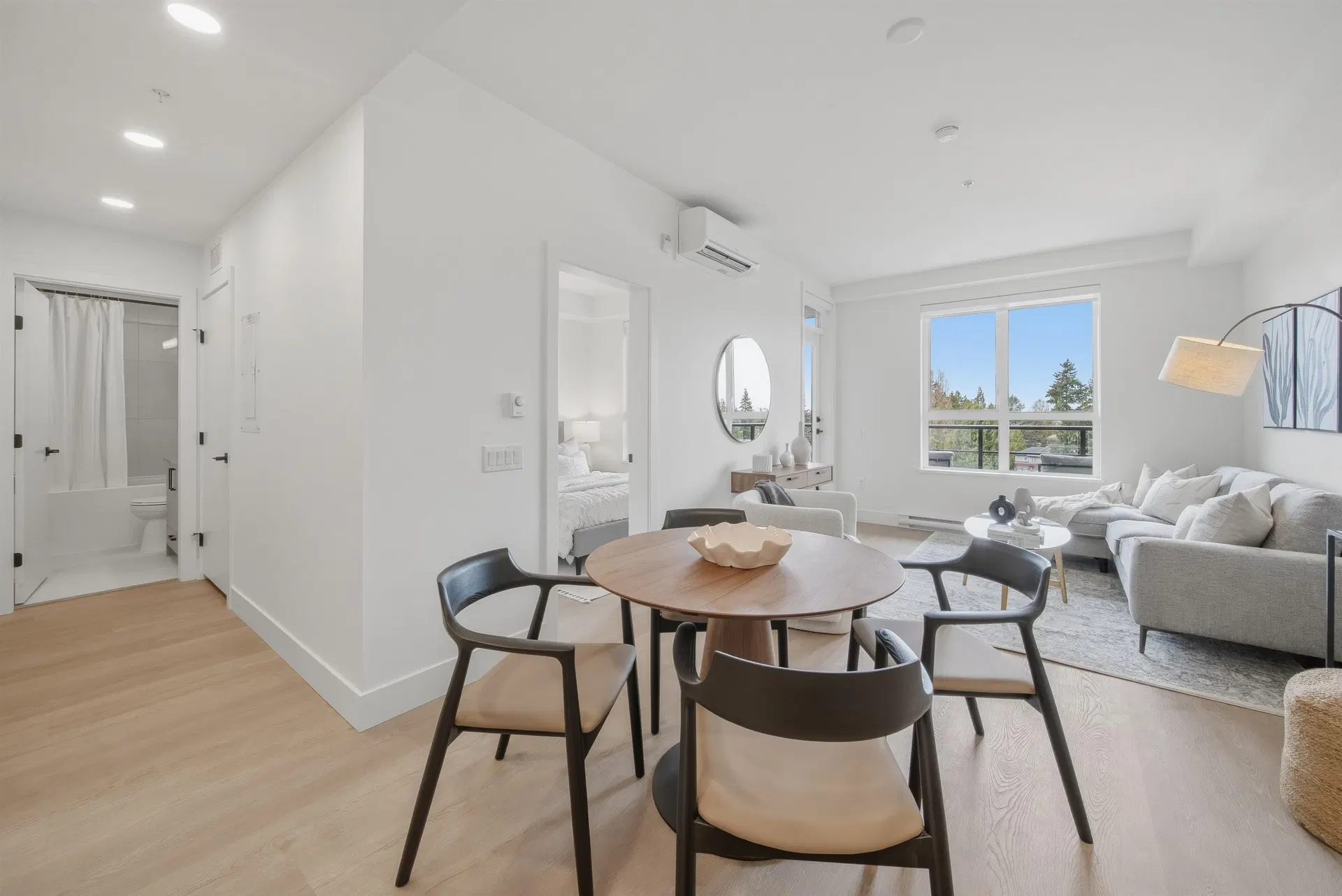 Photo 4 of 32 at #404 – 10065 133 Street