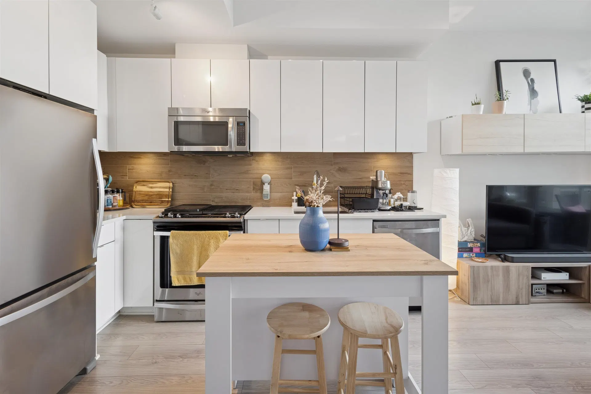 Photo 1 of 23 at #208 – 200 Nelson's Crescent