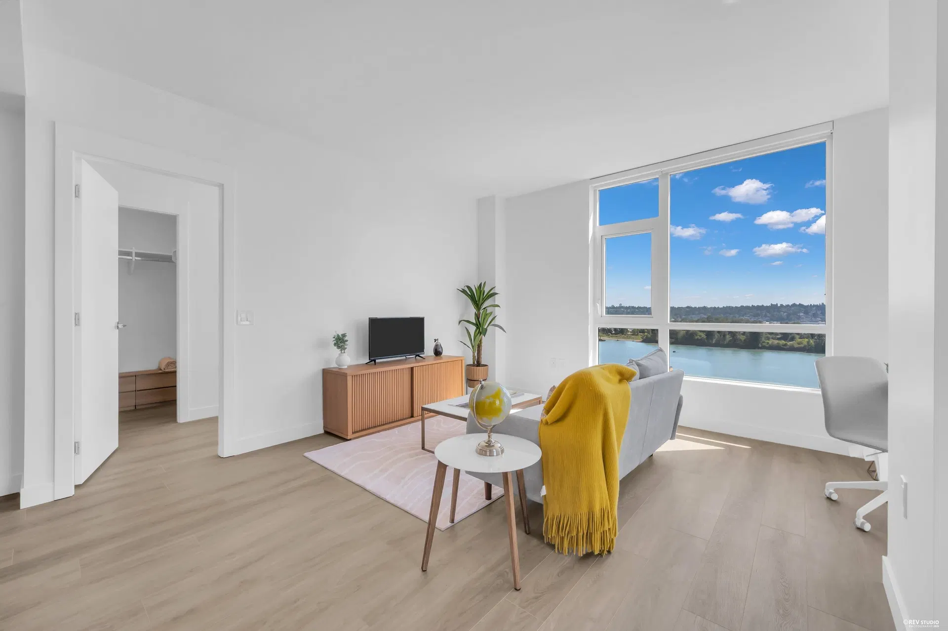 Photo 1 of 39 at #910 – 618 Carnarvon Street