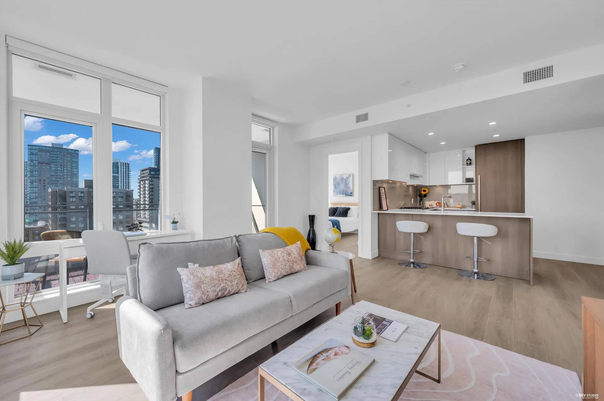 Photo 2 of 39 at #910 – 618 Carnarvon Street