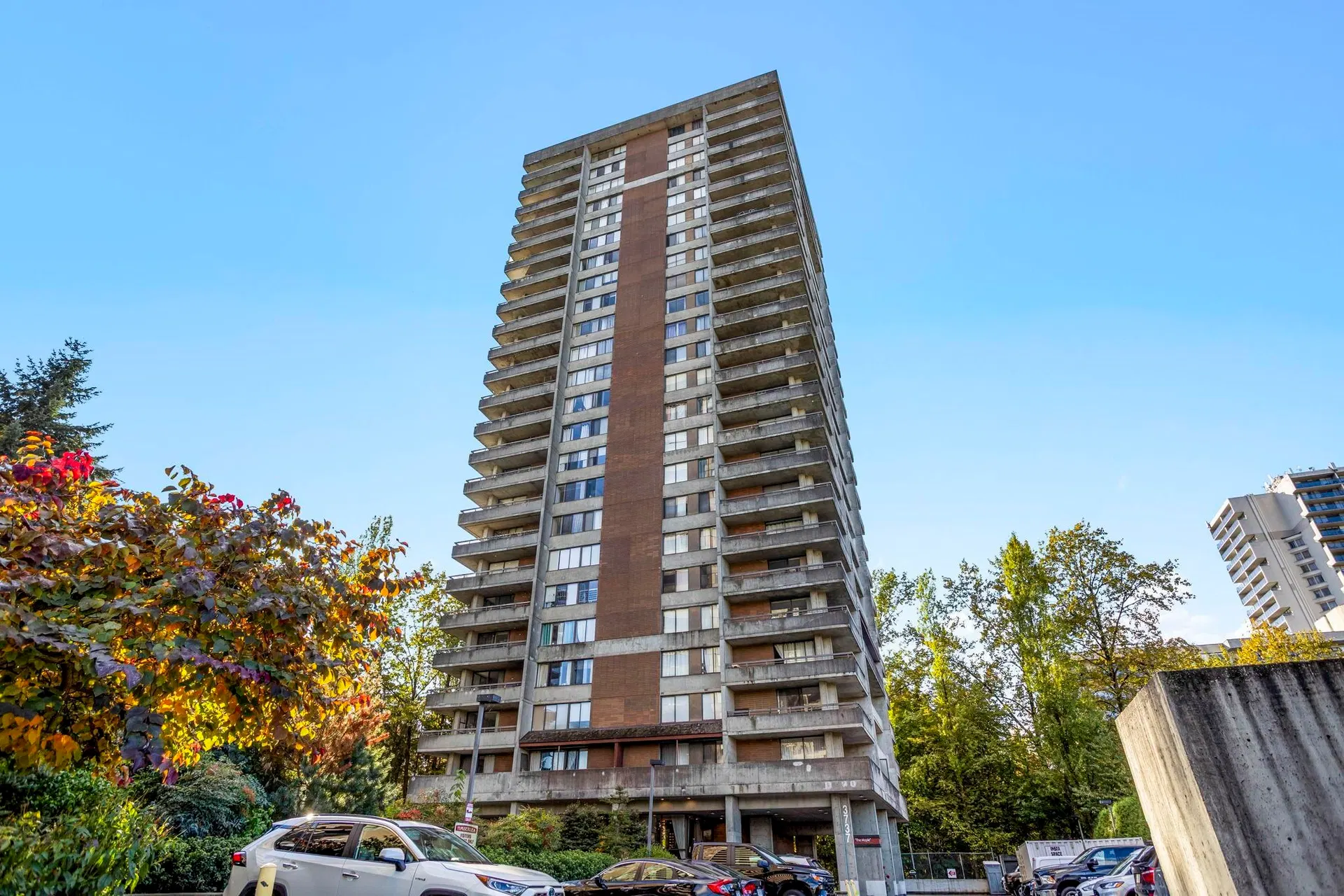 Photo 1 of 40 at #1605 – 3737 Bartlett Court