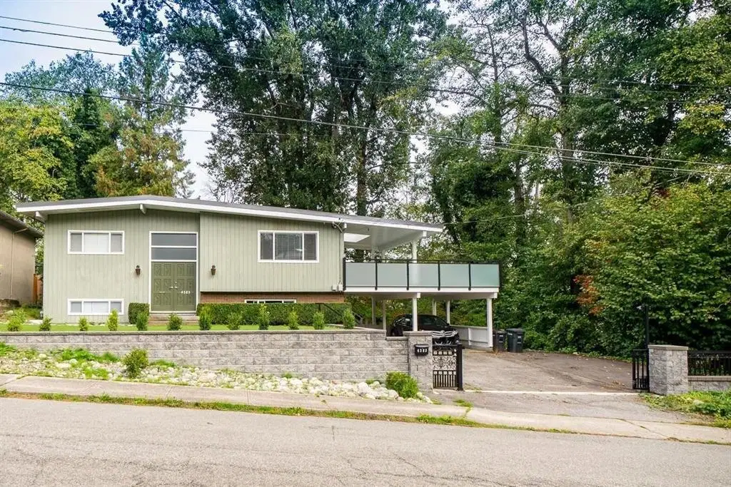 4383 Pinewood Crescent