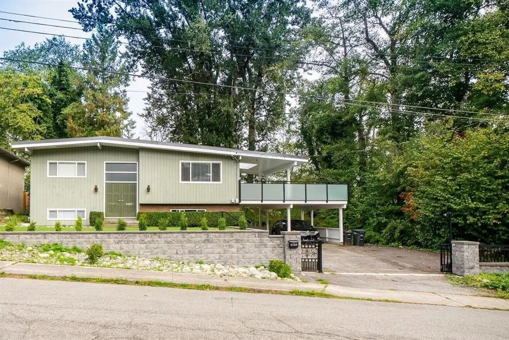 Photo 1 of 11 at 4383 Pinewood Crescent