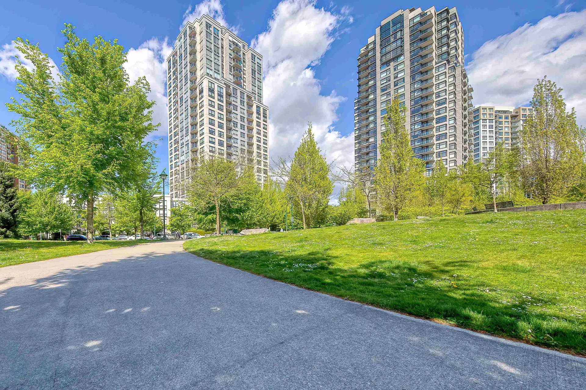 #2009 – 5380 Oben Street