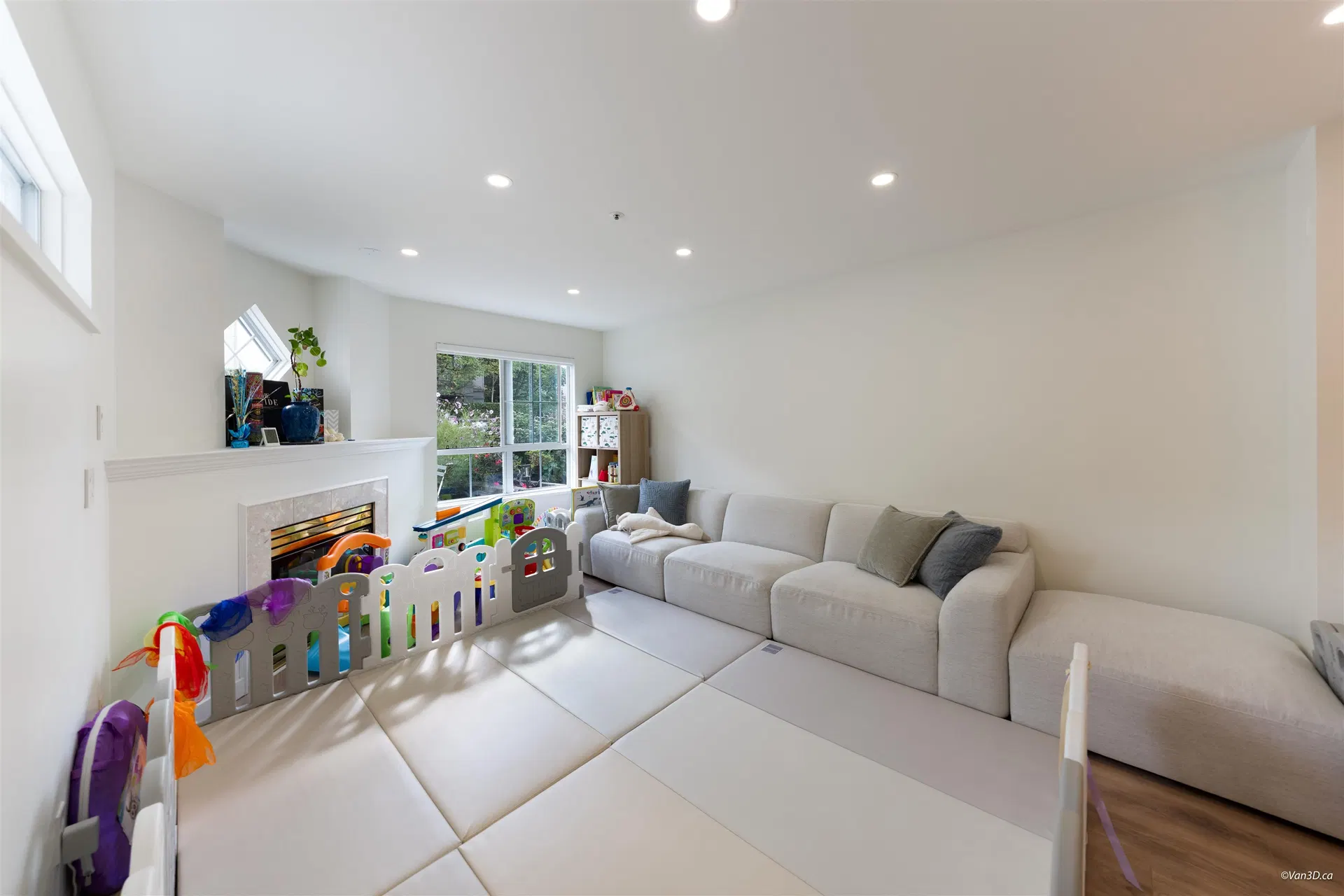 Photo 2 of 22 at #113 – 2960 Princess Crescent
