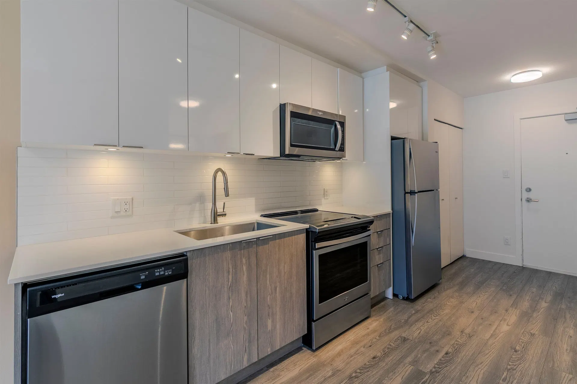 Photo 3 of 27 at #203 – 37881 Cleveland Avenue