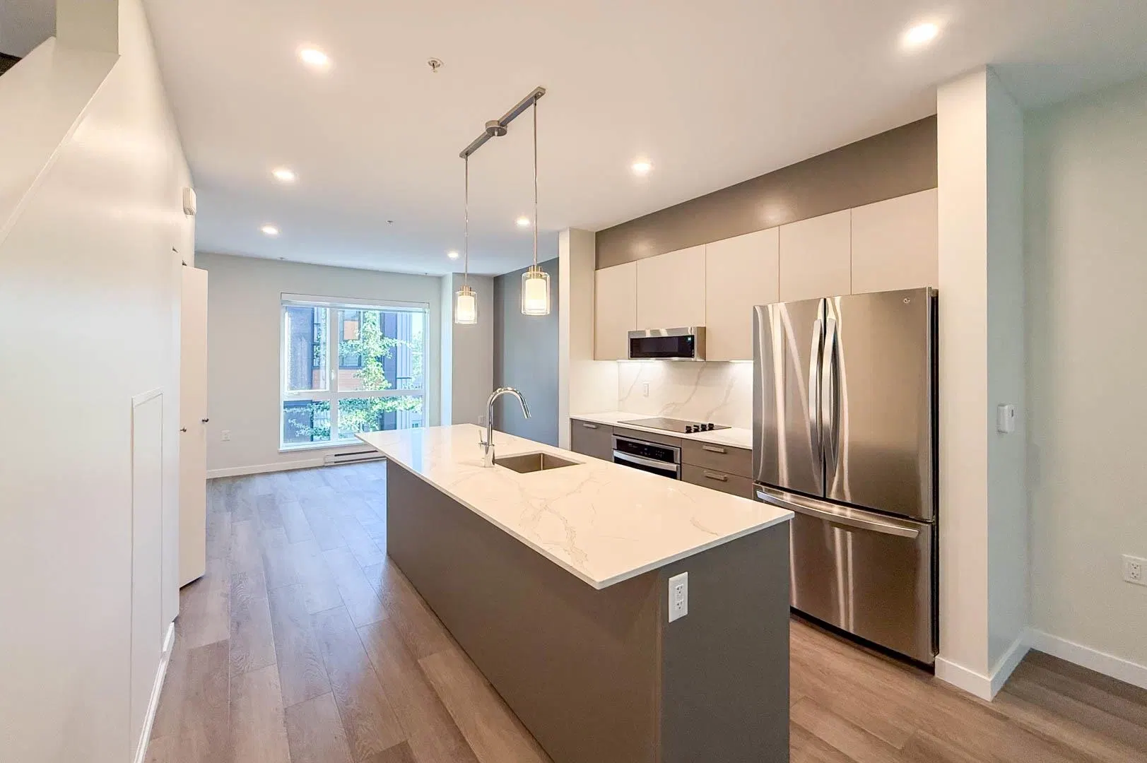 Photo 5 of 32 at G34 – 2050 E 20 Avenue