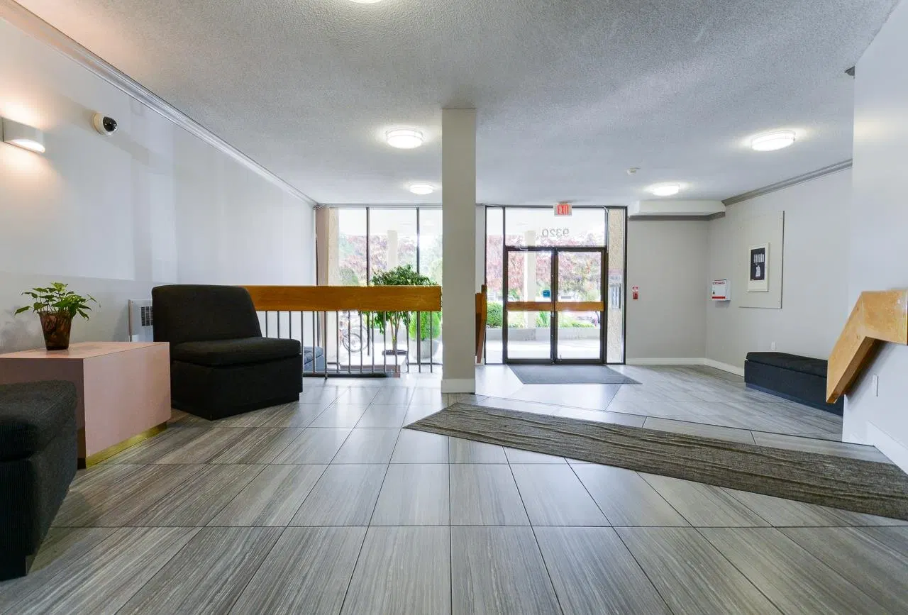 Photo 4 of 34 at #505 – 9320 Parksville Drive