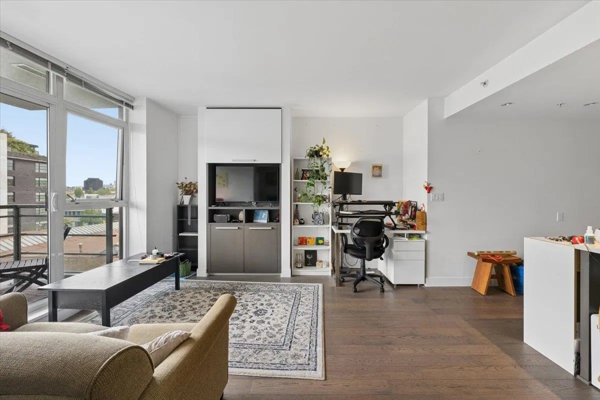 Photo 4 of 26 at #608 – 288 W 1st Avenue