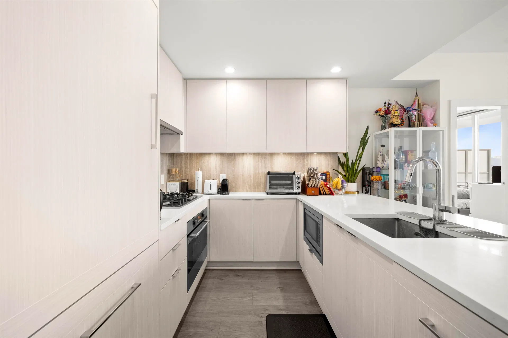 Photo 4 of 25 at #1103 – 5051 Imperial Street