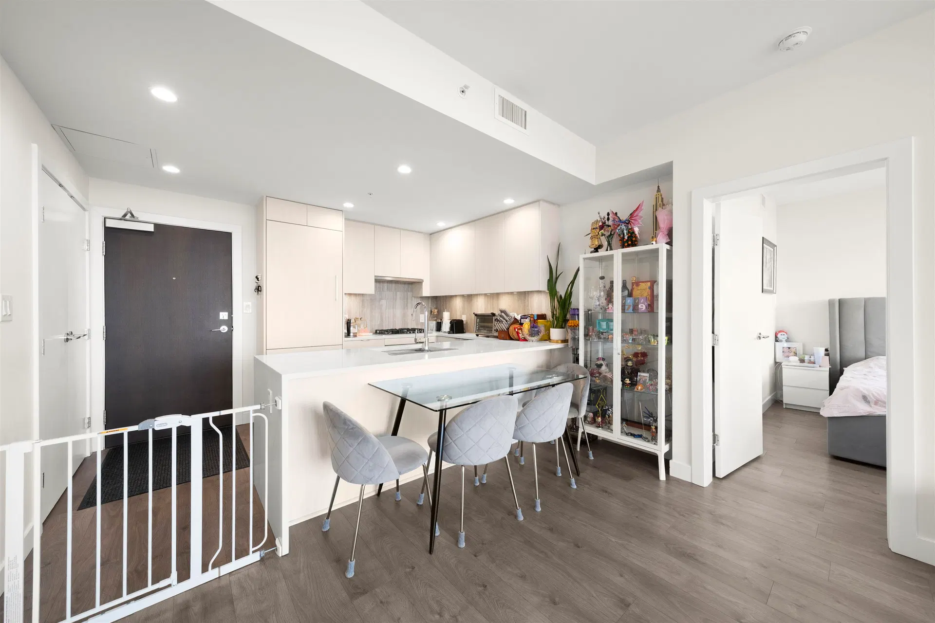 Photo 5 of 25 at #1103 – 5051 Imperial Street