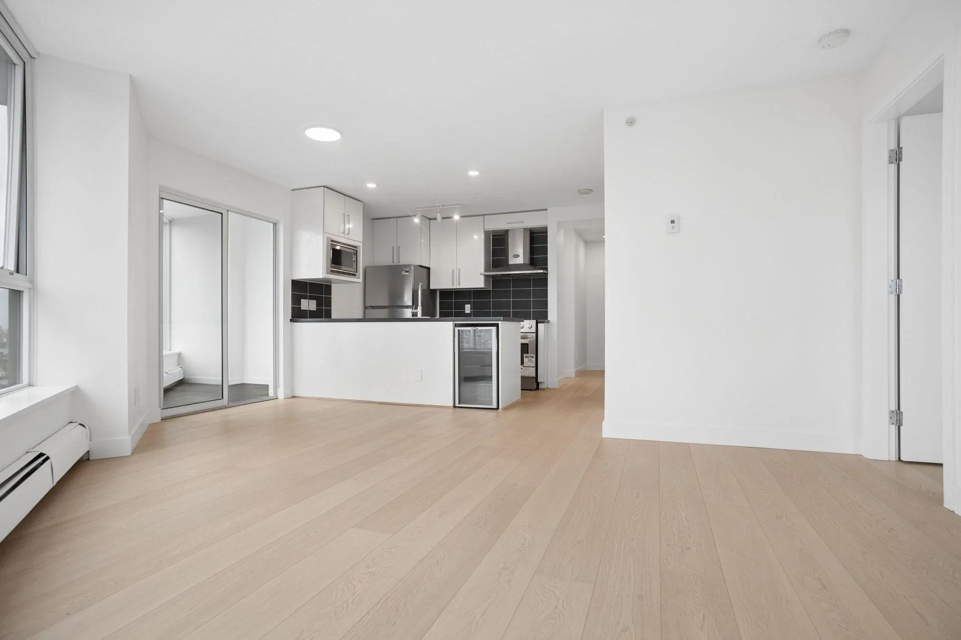 Photo 5 of 25 at #2301 – 689 Abbott Street