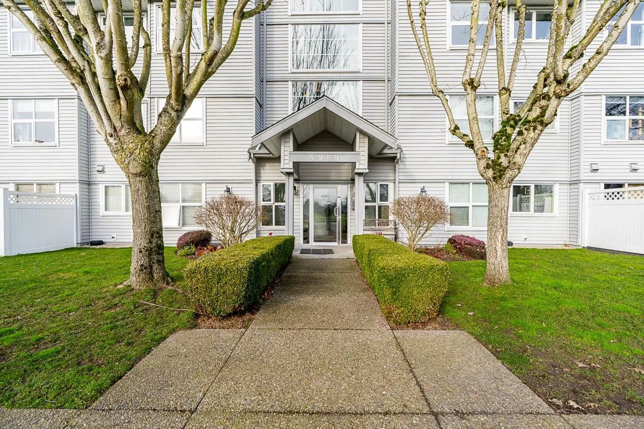 Photo 4 of 38 at #208 – 4989 47 Avenue