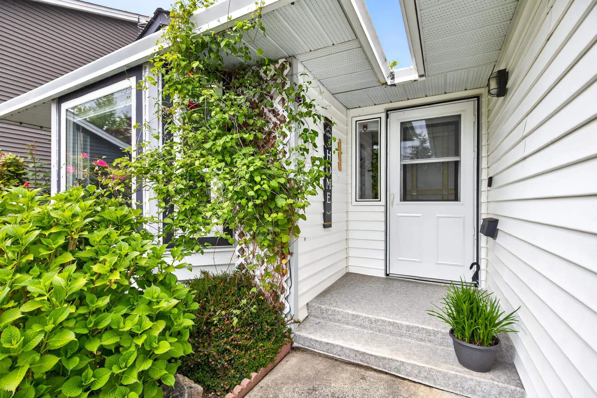 Photo 5 of 38 at 23425 Whippoorwill Avenue
