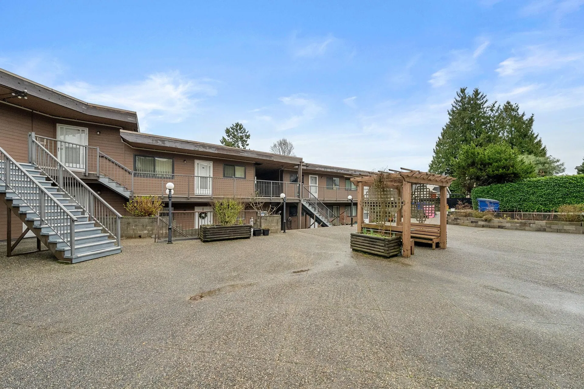Photo 3 of 40 at #204 – 3136 Kingsway