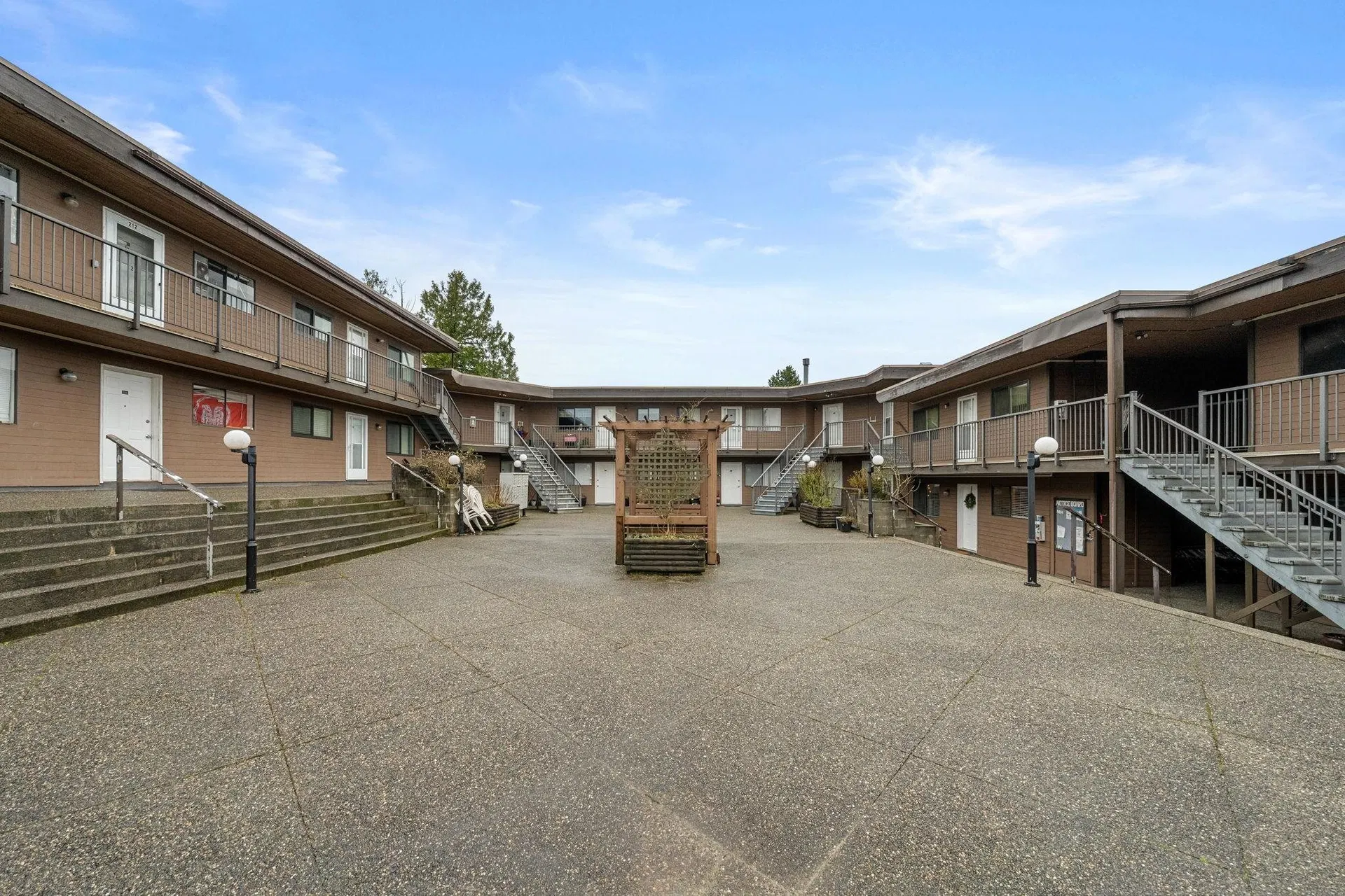 Photo 4 of 40 at #204 – 3136 Kingsway