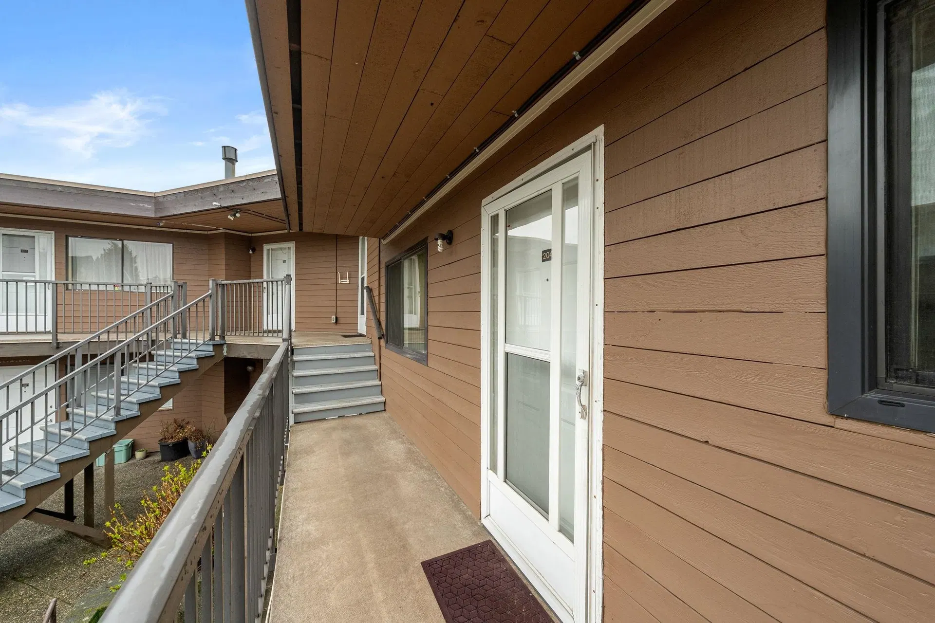 Photo 5 of 40 at #204 – 3136 Kingsway