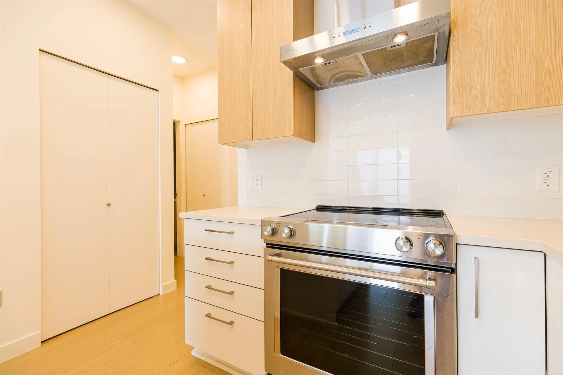 Photo 5 of 28 at #217 – 5460 Broadway