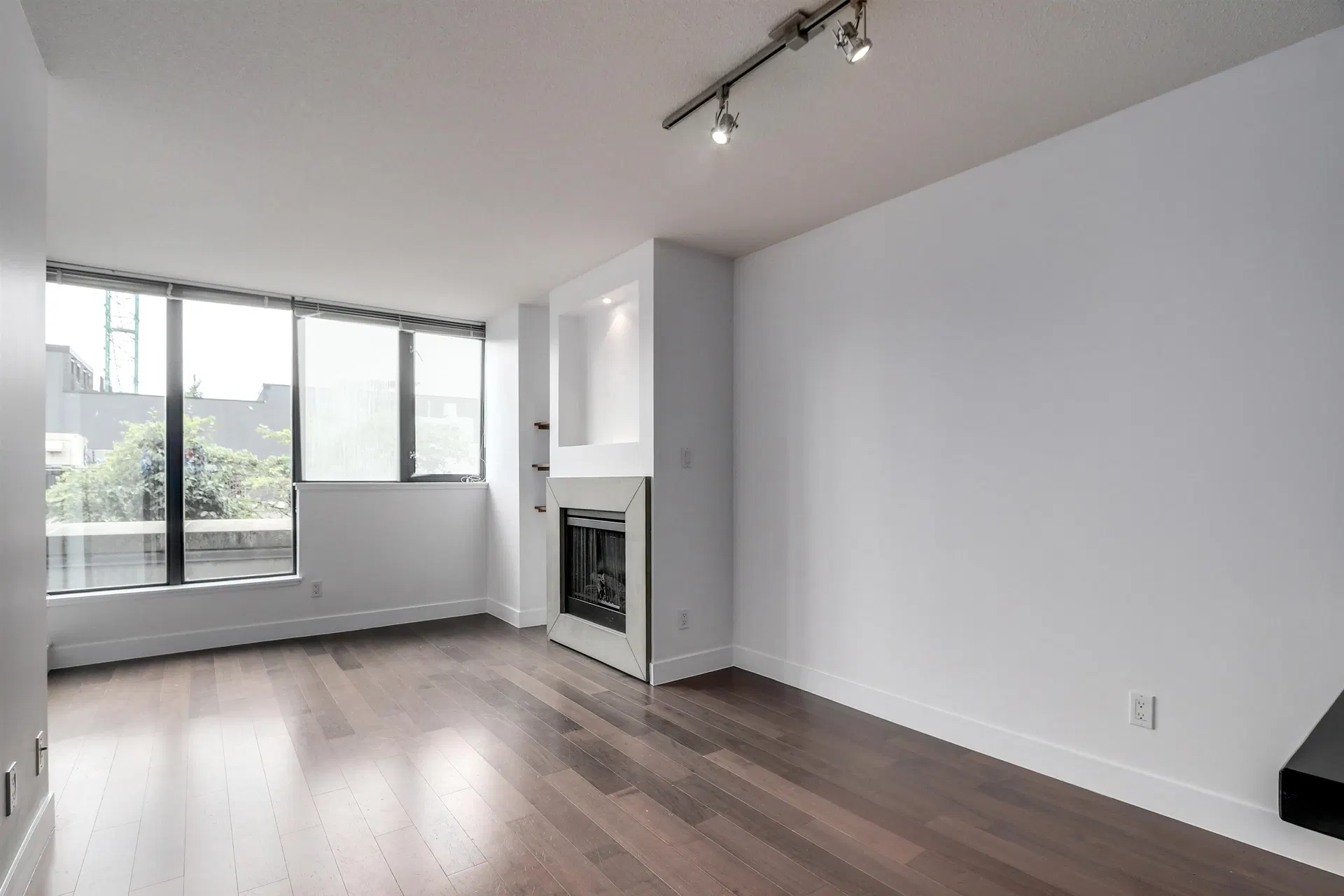 Photo 3 of 20 at #221 – 3228 Tupper Street