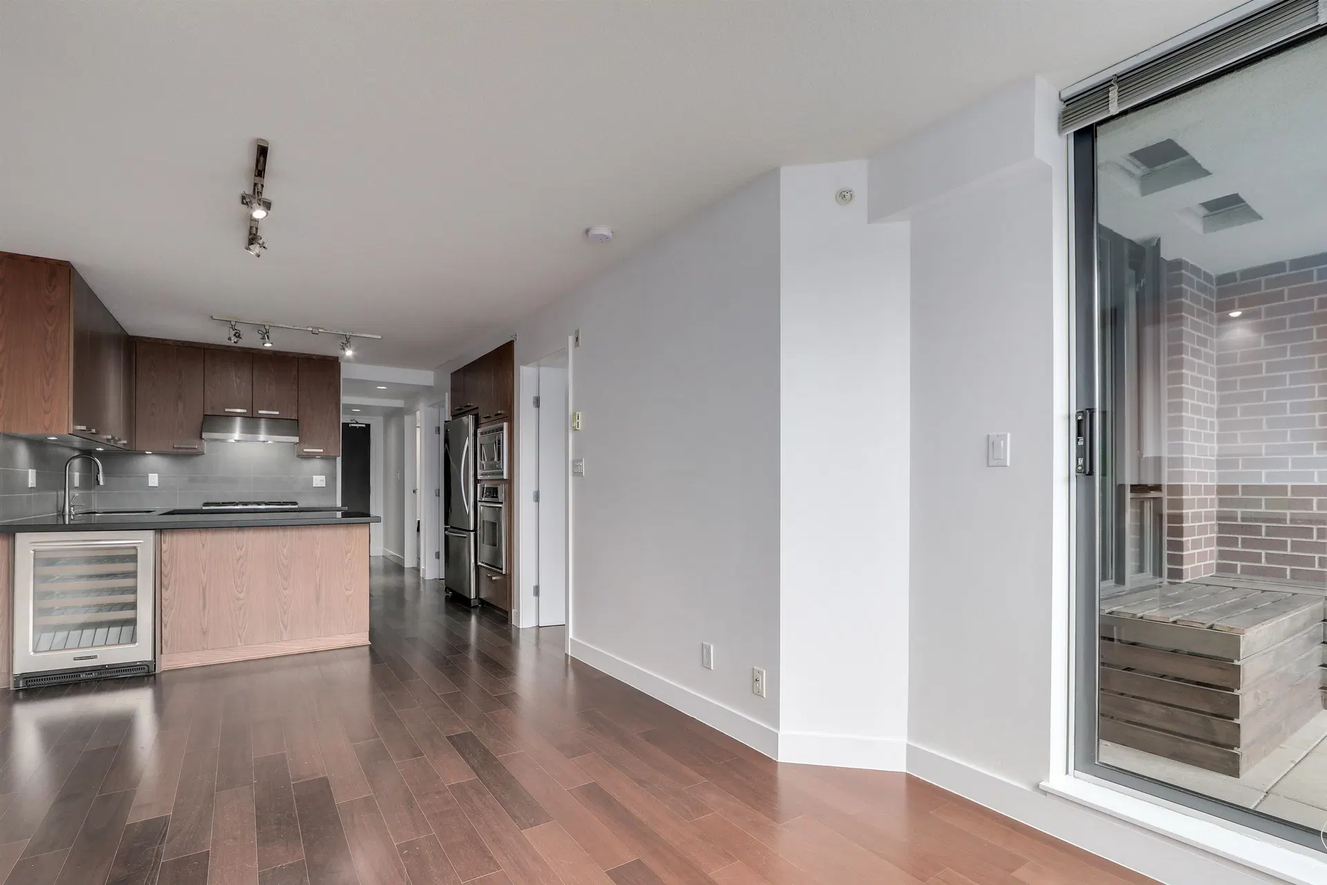 Photo 5 of 20 at #221 – 3228 Tupper Street