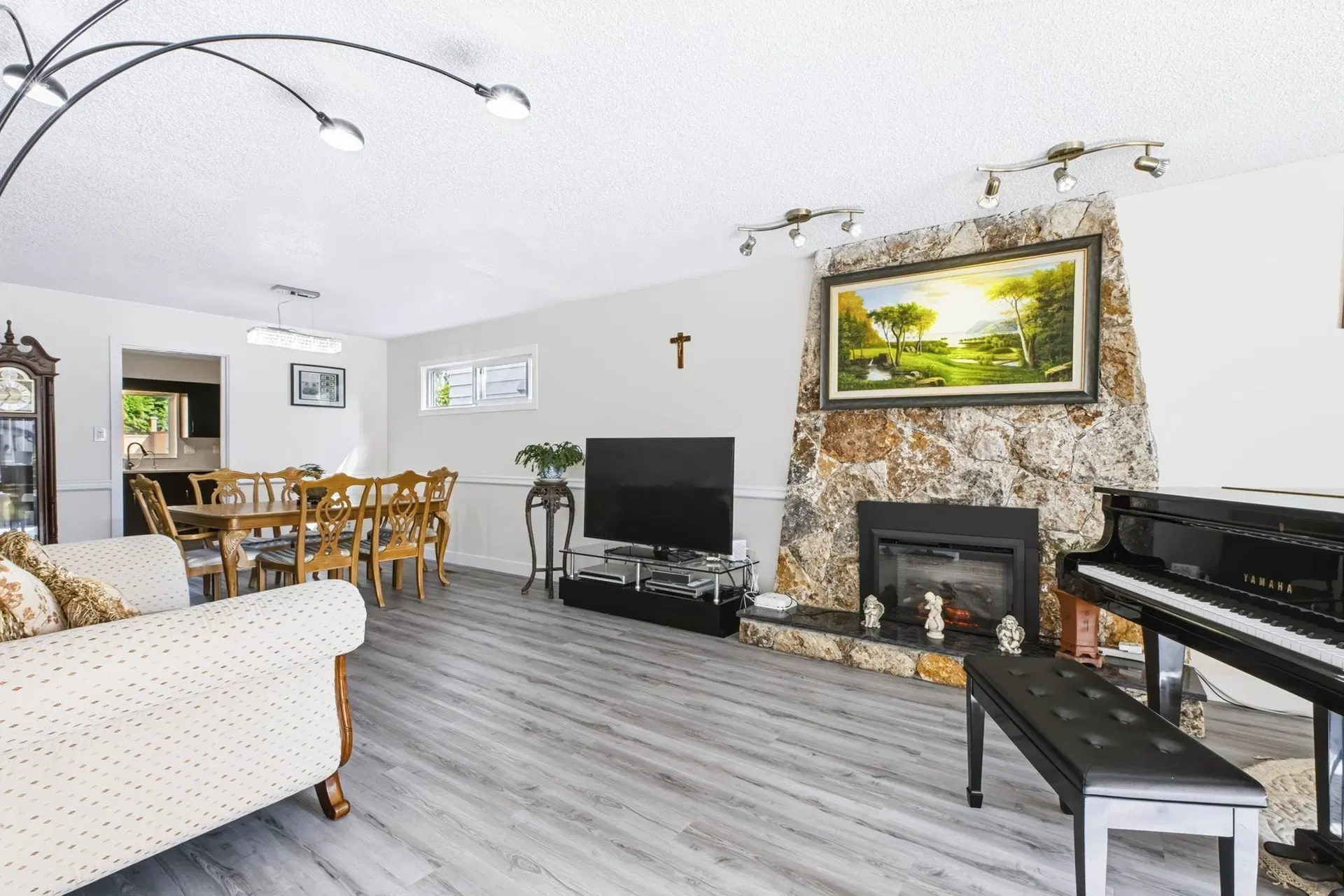 Photo 2 of 40 at 10680 Hollymount Drive