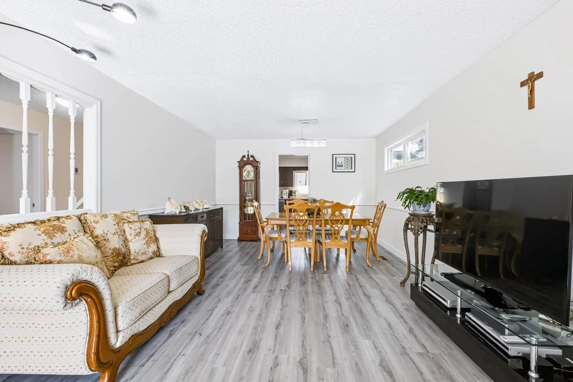 Photo 4 of 40 at 10680 Hollymount Drive