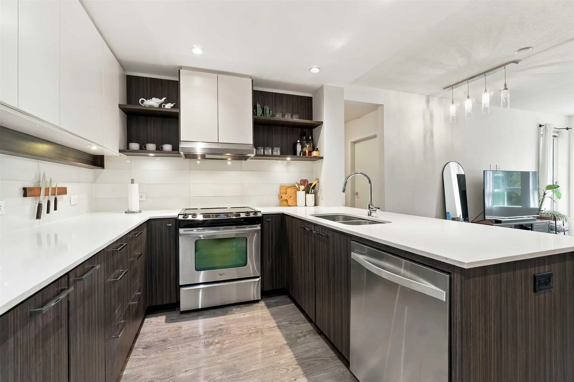 Photo 4 of 33 at #212 – 555 Foster Avenue