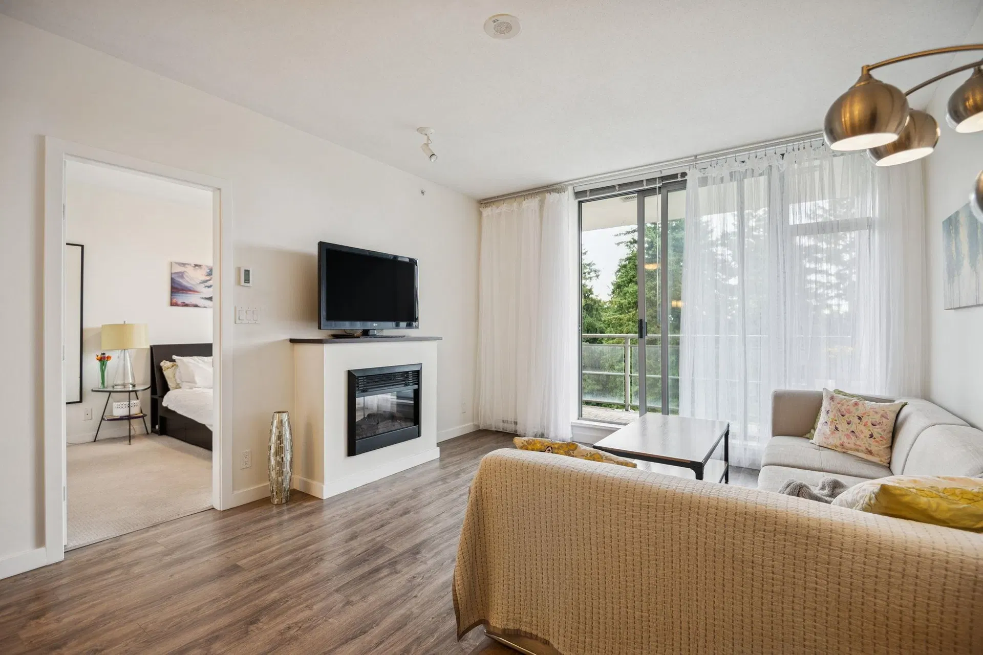 Photo 5 of 24 at #1407 – 280 Ross Drive
