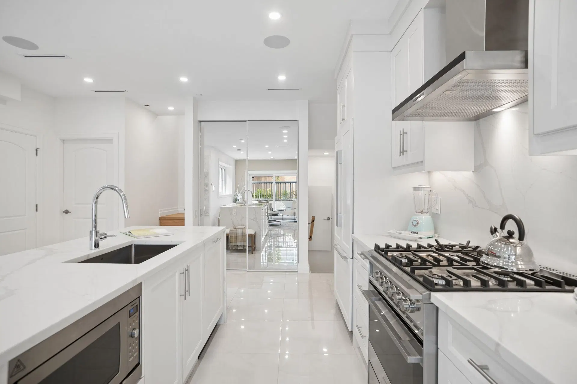 Photo 3 of 26 at 2523 W 8th Avenue