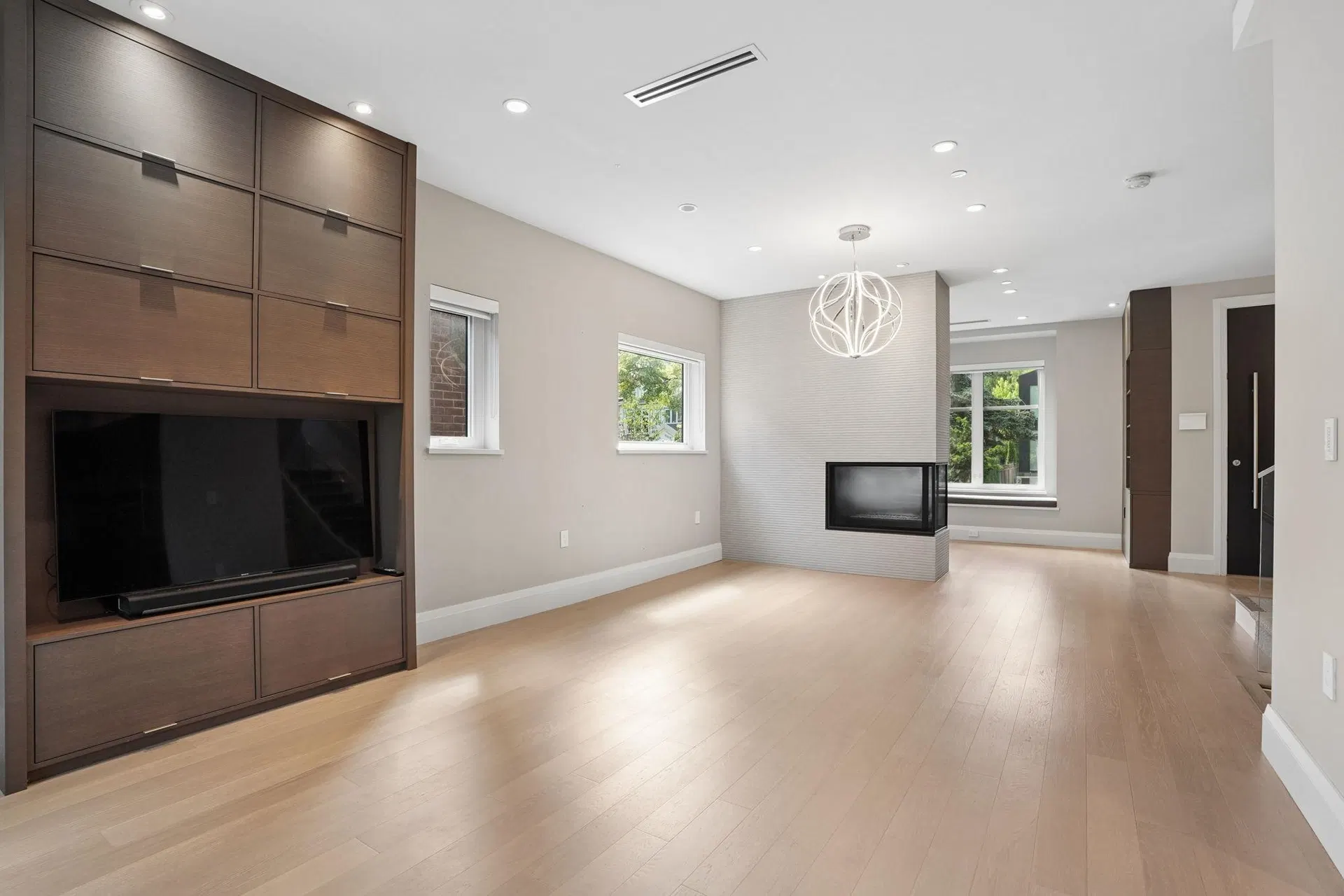 Photo 4 of 40 at 4481 W 15th Avenue