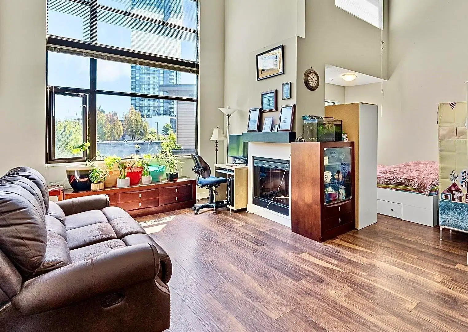 #452 – 10838 City Parkway